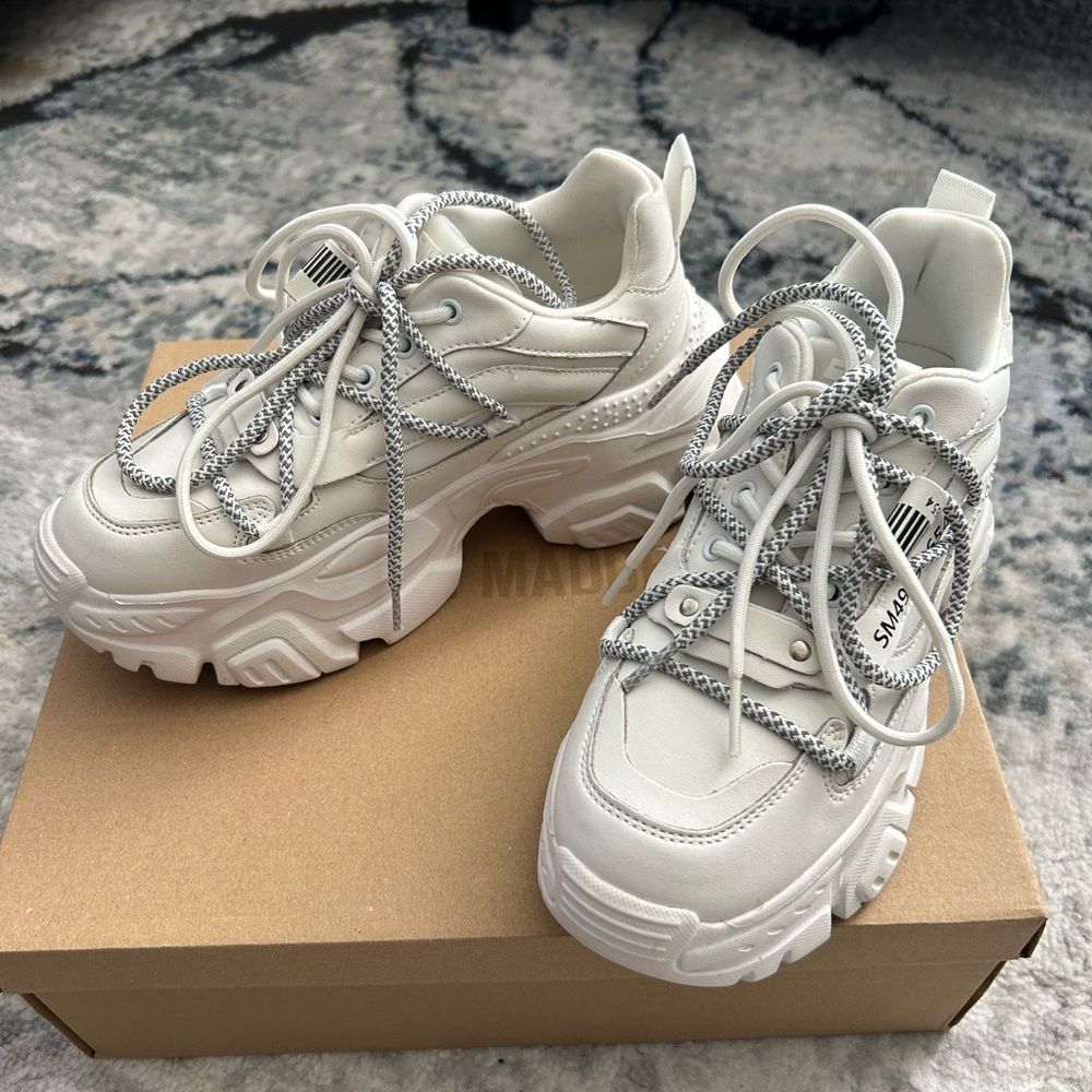 Steve Madden White Chunky Sneakers with Retro Design